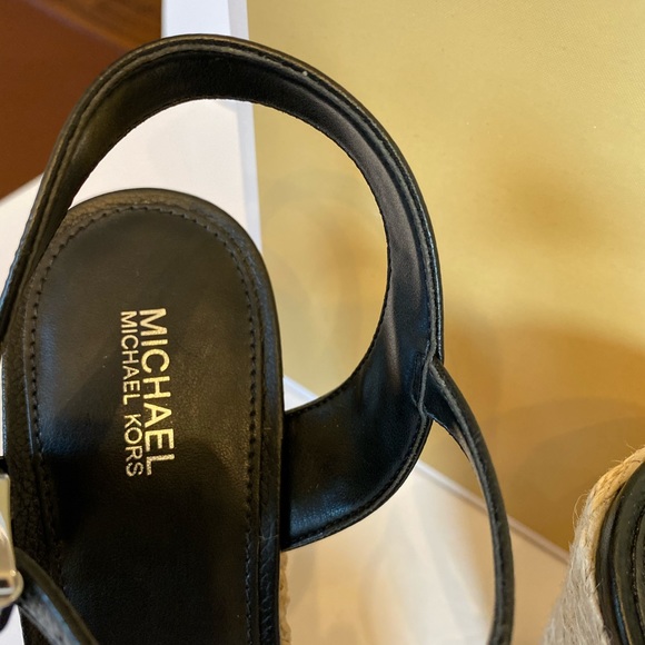 MICHAEL KORS JILL WEDGE LEATHER SANDAL SIZE:8.5 - Picture 9 of 12